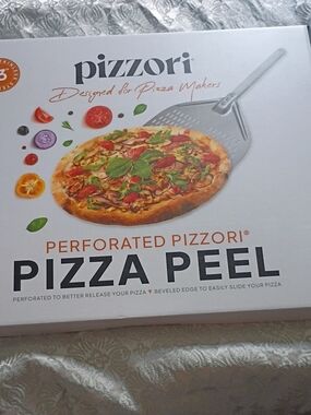 Perforated Pizzori Pizza Peel